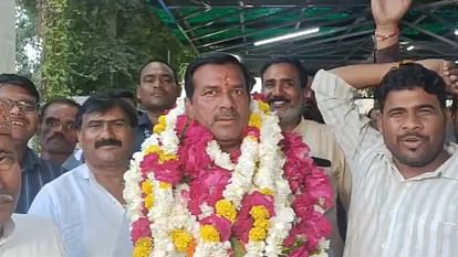 MP Election 2023: ग्वालियर में दो मंत्रियों प्रद्युम्न सिंह और भारत सिंह को टिकट, समर्थकों ने मनाया जश्न MP Election 2023: BJP has given tickets to two ministers Pradyuman Singh and Bharat Singh in Gwalior.