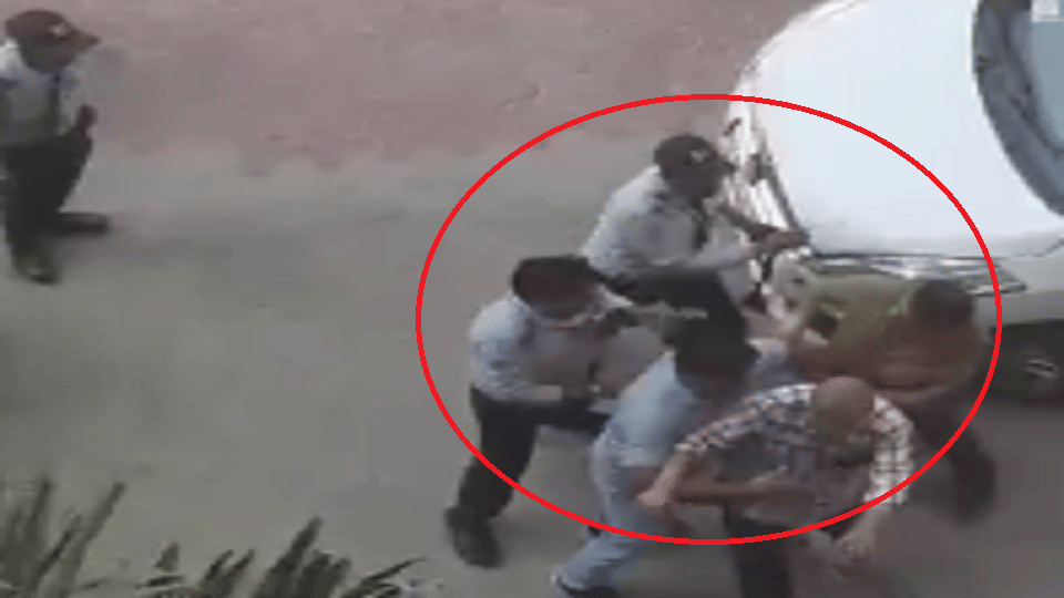 Security guards and society residents clash over parking in Greater Noida