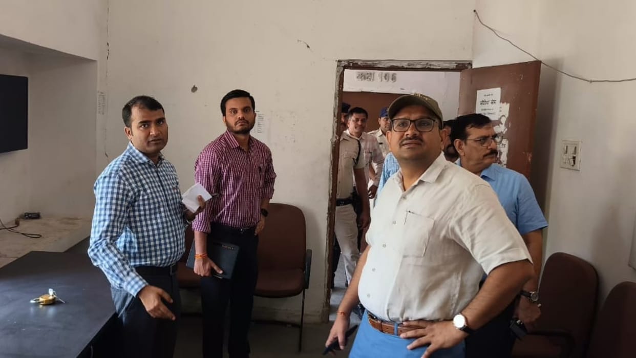Sehore News DM took stock of offices of collector complex watched the election proceedings