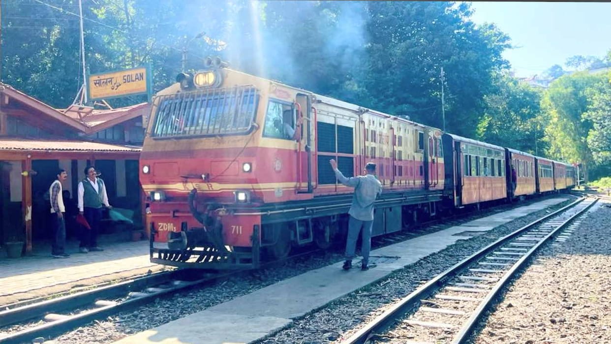 Special train started for tourists on World Heritage Kalka-Shimla Railway Track