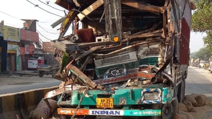 Budaun: बरेली-मथुरा नेशनल हाईवे पर आगे चल रहे ट्रक से टकराया दूसरा ट्रक, चालक की मौत, एक घायल Truck driver dies in accident on Bareilly Mathura Highway