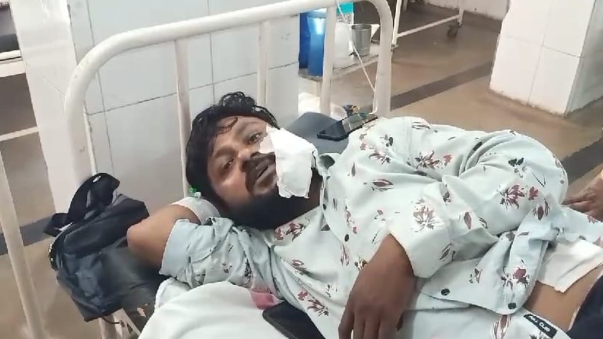 Ujjain Crime Teacher who tried to stop him from indecency was attacked with a knife
