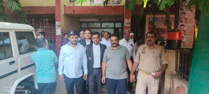 Varanasi Crime News: The accused of robbery worth Rs 1 crore 40 lakh surrendered