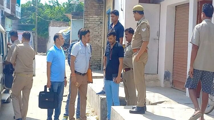 Nia Raid: भदोही में ट्रेवल एजेंसी संचालक के घर समेत दो स्थानों पर एनआईए का छापा, इन सामानों को साथ ले गई टीम