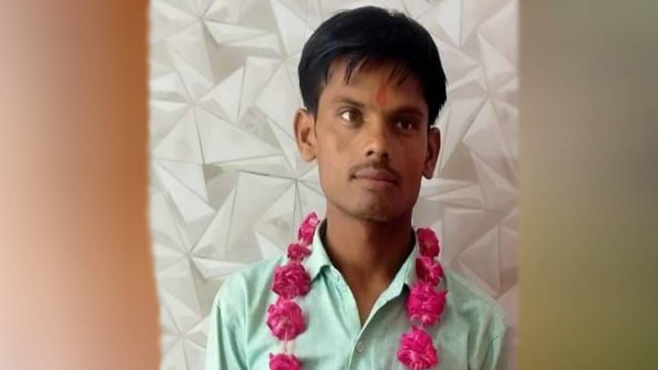 Younger brother died while elder seriously injured after tempo overturned in Agra