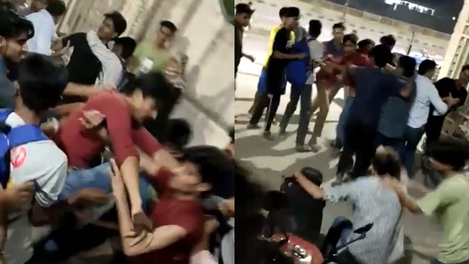 Amroha: Fighting between groups students in Joya, tearing each other clothes, jam on road