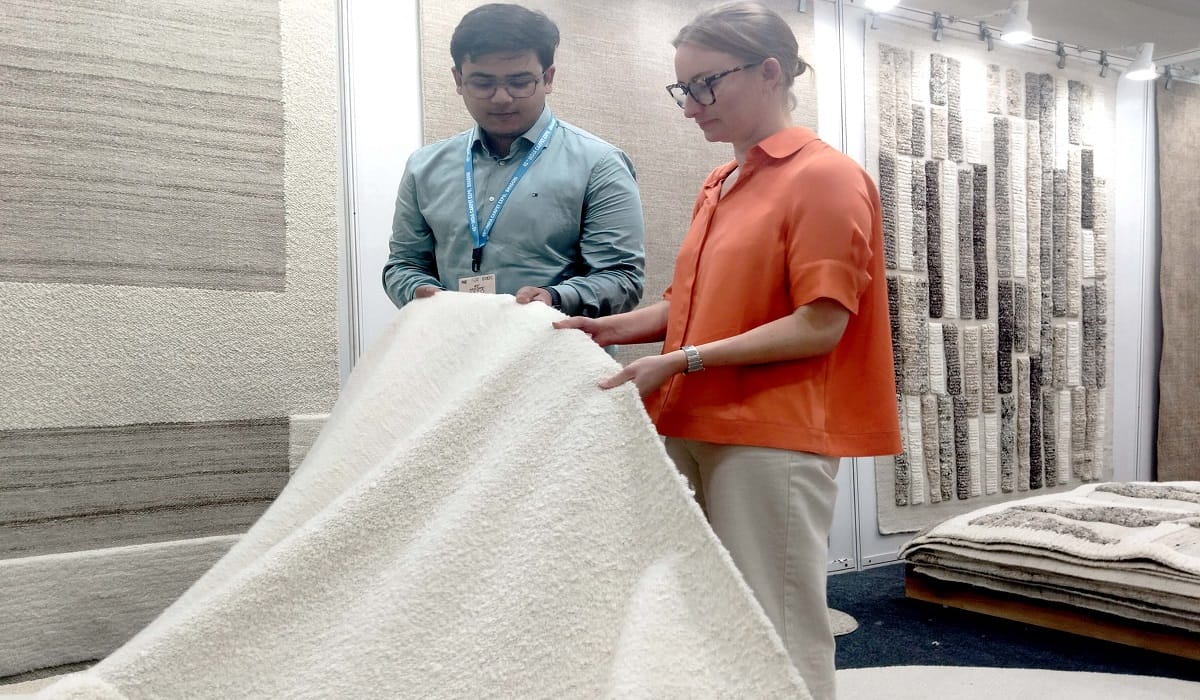 India Carpet Expo in bhadohi Buyers keep looking for beautiful cheap and durable carpets