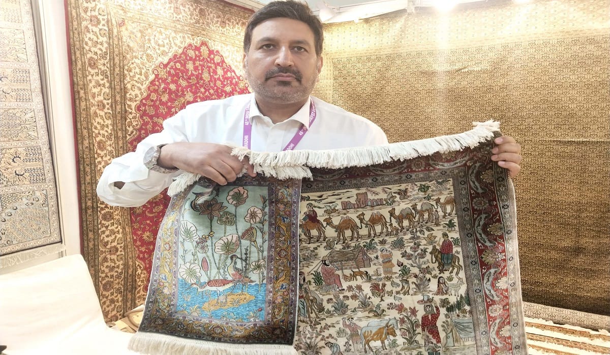 India Carpet Expo in bhadohi Buyers keep looking for beautiful cheap and durable carpets