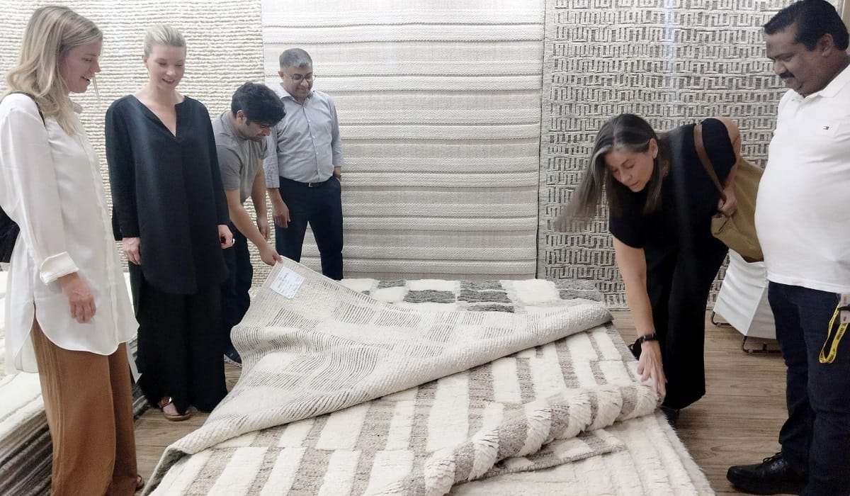 India Carpet Expo in bhadohi Buyers keep looking for beautiful cheap and durable carpets