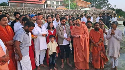 Chardham Yatra 2023 Indian Cricketer Suresh Raina Visited Badrinath Dham and offered prayers