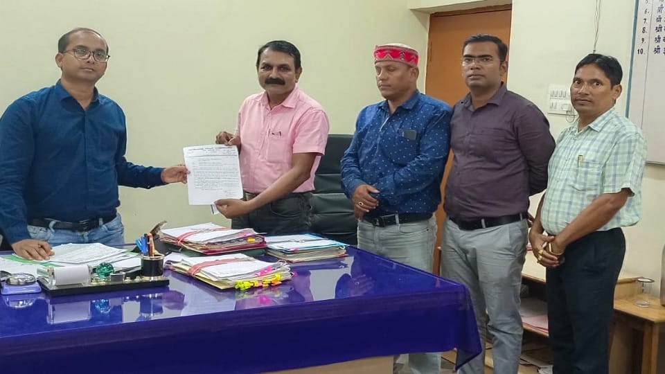 Demand to assign election duty to women teachers at the polling station nearest to their workplace