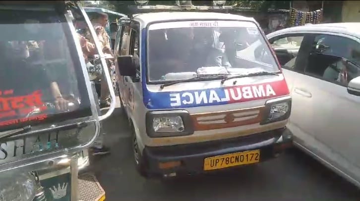 Ambulance stuck in jam again, Incident happened just half an hour after the order, home guard kept running bac