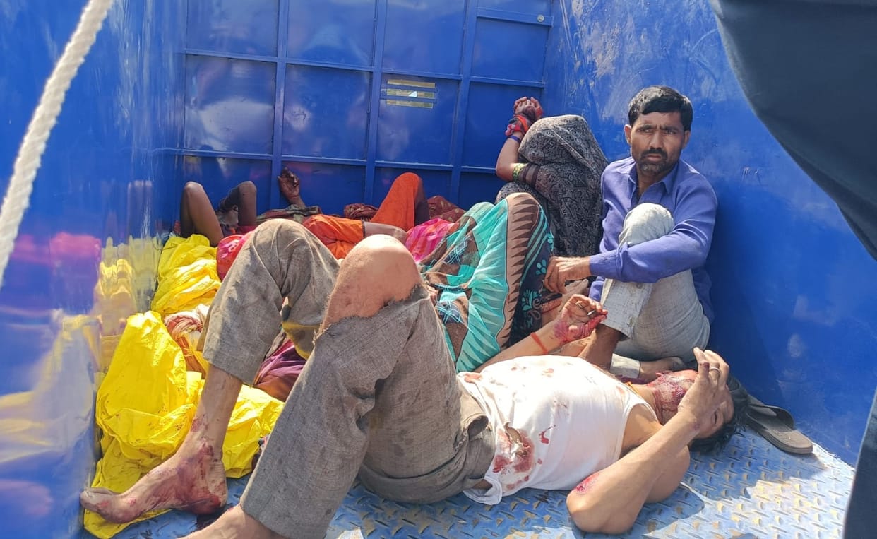 Hamirpur Accident, Auto filled with devotees overturned, 30 injured, sent to CHC by ambulance
