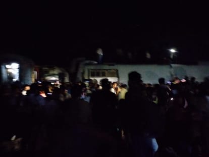 Bihar Train Accident : नॉर्थ ईस्ट एक्सप्रेस की छह बोगियां बेपटरी; बक्सर के पास हादसा, चार मौत, 35 घायल Bihar News : North east express train accident today in bihar near buxar, injured update, helpline number