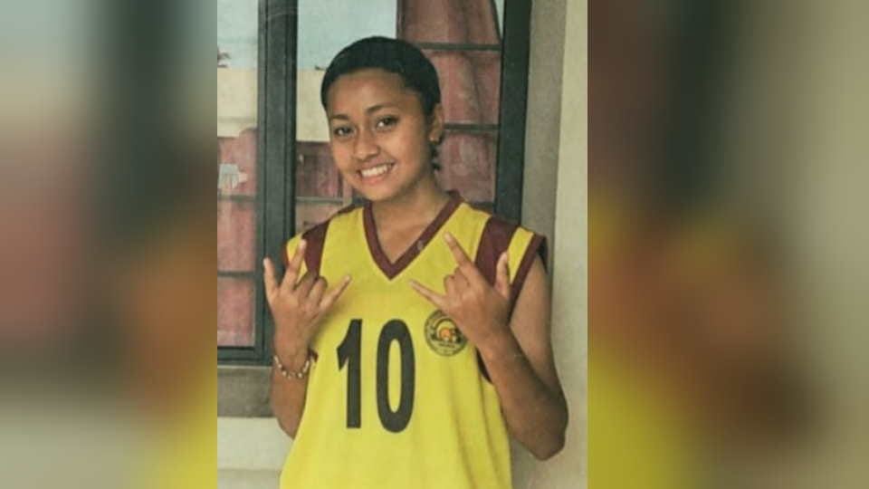 International Girl Child Day 2023 14 year old Girl Parikalpana showing strength in basketball