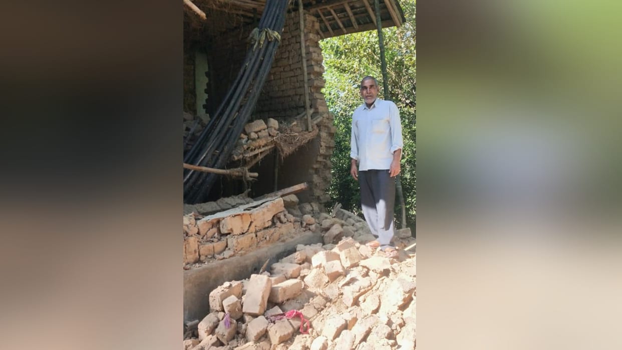 Hamirpur News: Cow shed wall collapses loss of fifty thousand
