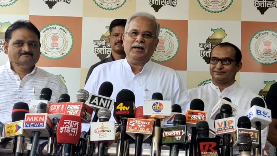 CM Bhupesh fiercely targeted Raman Singh said BJP started stealing slogans