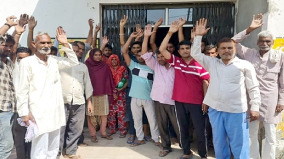 Sambhal: Three including student died due dengue and fever, villagers protest against health department