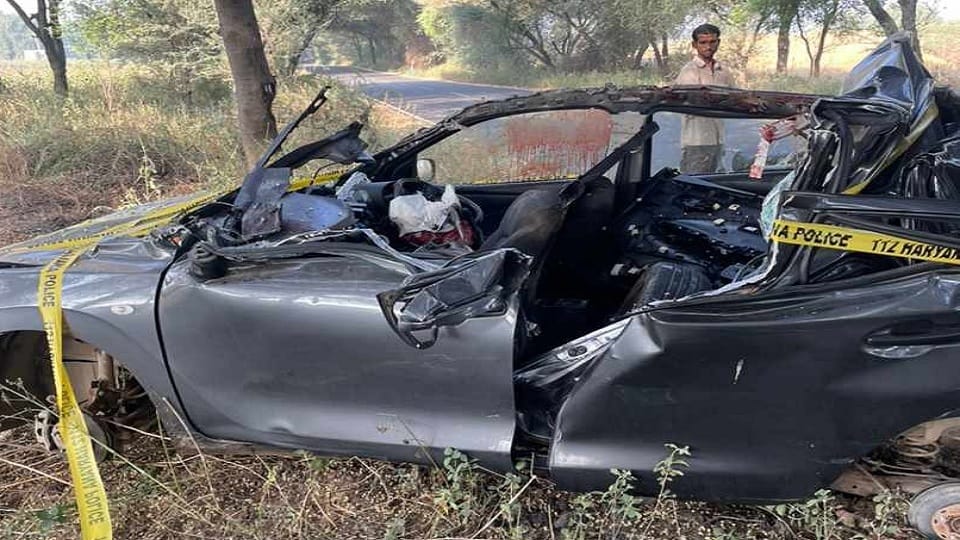 Tragic accident in Bhiwani, Fierce collision between car and a truck parked on road, six youth died