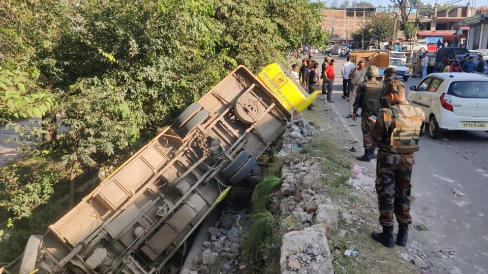 udhampur accident: School bus overturns in Udhampur twenty students injured hospitalized