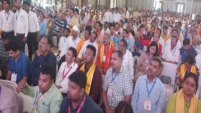 CM Yogi Adityanath reached Agra to participate in entrepreneurs conference