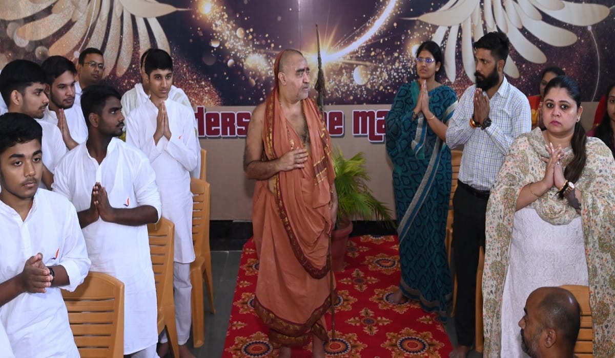 17th Sankara Nethralay will be built in Varanasi in Rs 100 crore Shankaracharya of Kanchi Peeth leaves for Ayo
