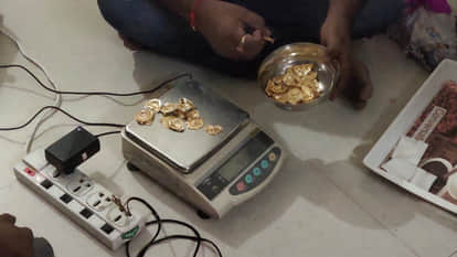 Barwani: 600 grams of gold along with 50 kg of silver caught during vehicle checking, police seized it