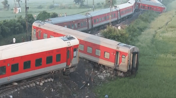 Train Accident Update : नॉर्थ ईस्ट ट्रेन हादसे के चारों मृतकों के परिजनों को 14-14 लाख दिए, घायलों को भी राहत