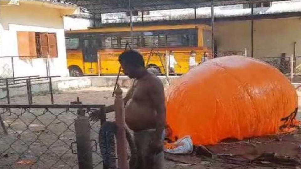 Cylinder blast while filling balloon in school in Ambikapur