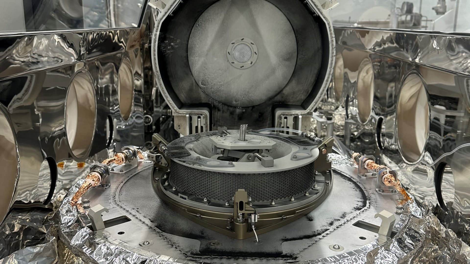 nasa osiris rex bennu asteroid sample is full of carbon and water