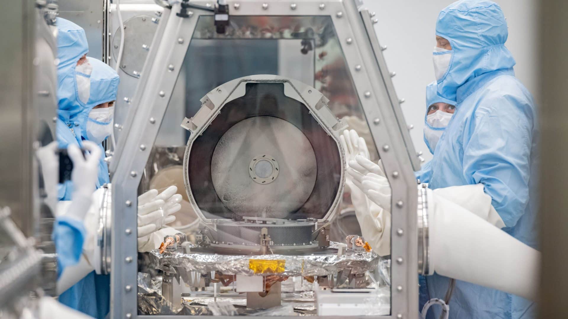 nasa osiris rex bennu asteroid sample is full of carbon and water