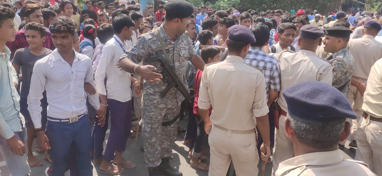 Bihar : BJP minister Nityanand Rai's convoy stopped for Rs 1500, children surrounded him