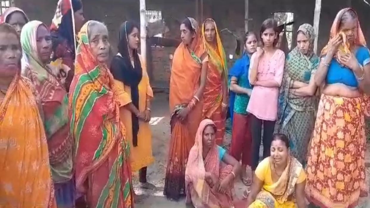 Bihar Crime Fighting over old dispute father died during treatment son condition critical