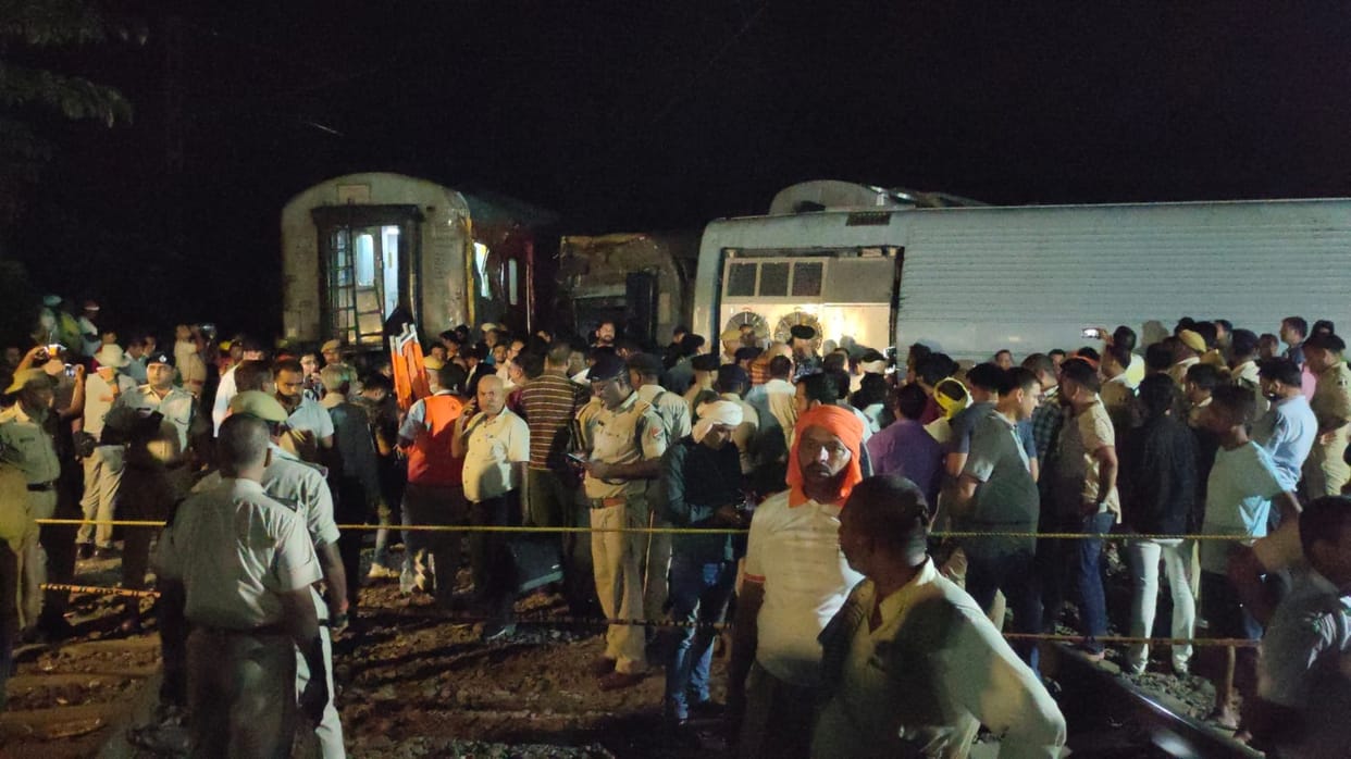 Bihar News : Today Train accident live from raghunathpur buxar bihar, north east express passengers moaning
