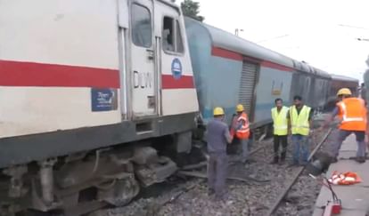 Bihar Rail Accident update in Bihar News : All bogies of 12506 north east express train derailed, many died