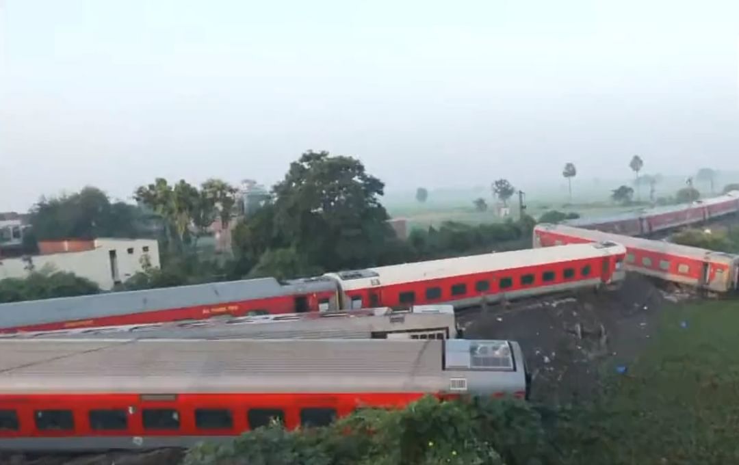 Bihar Rail Accident update in Bihar News : All bogies of 12506 north east express train derailed, many died