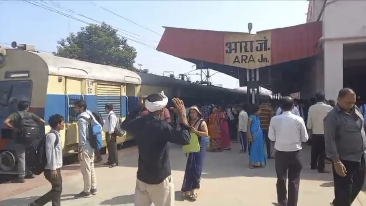 Bihar Auto drivers turned disaster into opportunity and blackmailed passengers charged Rs 1000 as fare for 50