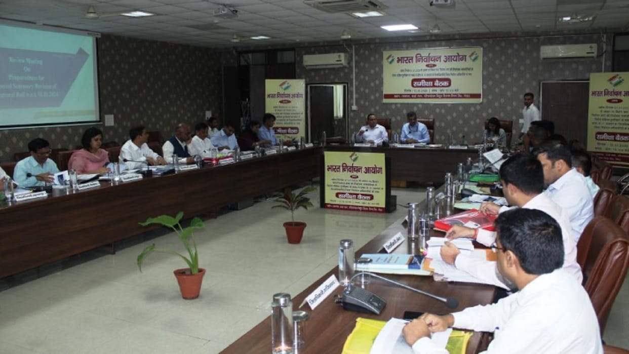 West UP News Live: 17 districts DM attended review meeting of Election Commission at Urja Bhawan, read updates
