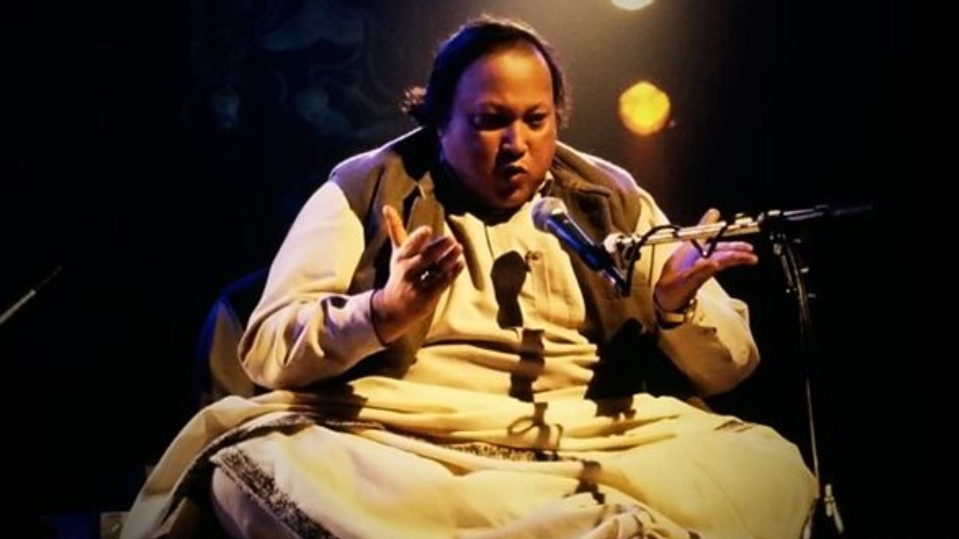 Nusrat Fateh Ali Khan Birth Anniversary know the unknown fact about Shahenshah E Qawwali Life Journey