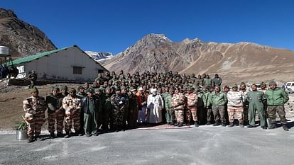 पीएम मोदी का उत्तराखंड दौरा: स्थानीय पोशाक पहने दिखे प्रधानमंत्री, आदि कैलाश के किए दर्शन, देखें तस्वीरें PM Modi visited Adi Kailash