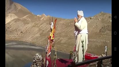 पीएम मोदी का उत्तराखंड दौरा: स्थानीय पोशाक पहने दिखे प्रधानमंत्री, आदि कैलाश के किए दर्शन, देखें तस्वीरें PM Modi visited Adi Kailash
