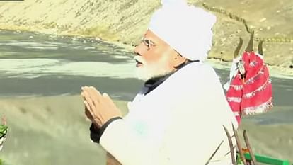 पीएम मोदी का उत्तराखंड दौरा: स्थानीय पोशाक पहने दिखे प्रधानमंत्री, आदि कैलाश के किए दर्शन, देखें तस्वीरें PM Modi visited Adi Kailash
