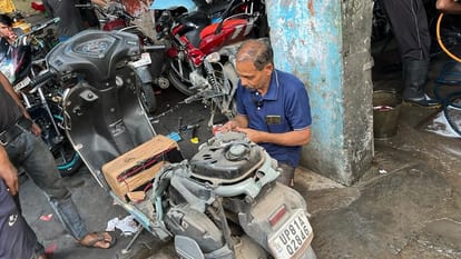 Two wheeler: हाईस्कूल फेल इंजीनियर, जिसने बनाया ऐसा स्कूटर, जिसे देख चकित हैं सब Mistry made a scooter that runs on both petrol and battery