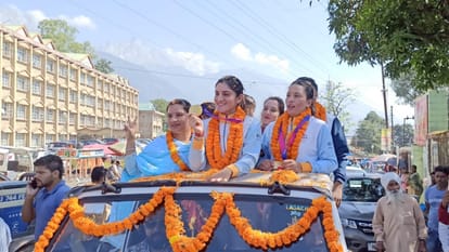 Hangzhou 2022 Asian Games Women's Kabaddi Team Player Pushpa and Jyoti receives warm welcome in Dharamshala