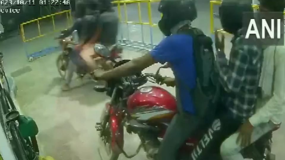 Masked criminals looted petrol pump