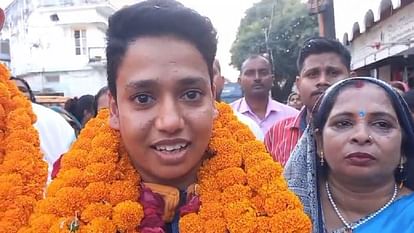 Sepak Takra Player Khushboo warm welcome in Bareilly