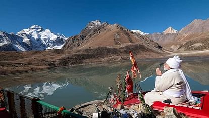 पीएम मोदी का उत्तराखंड दौरा: स्थानीय पोशाक पहने दिखे प्रधानमंत्री, आदि कैलाश के किए दर्शन, देखें तस्वीरें PM Modi visited Adi Kailash