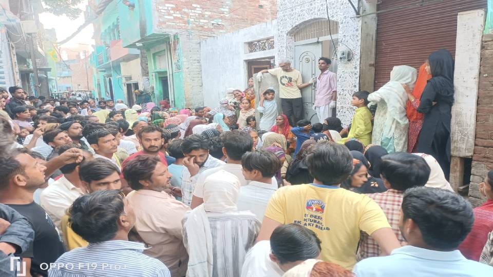 woman was brutally murdered with knife over transaction dispute In Kasganj
