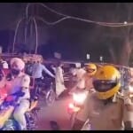 गश्त करती दिल्ली पुलिस