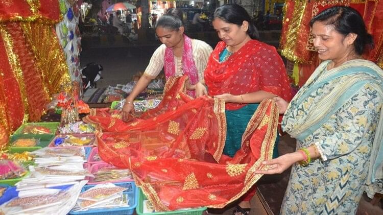 Navratri: नवरात्र के नौ दिनों में पहनें इस रंग के कपड़े, मनोवांछित फल देगी मां शक्ति की आराधना